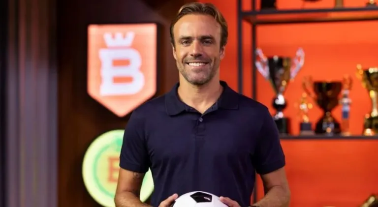 Roger Flores sinaliza atacante “raiz” em atividade no Brasileirão: “Puro suco”