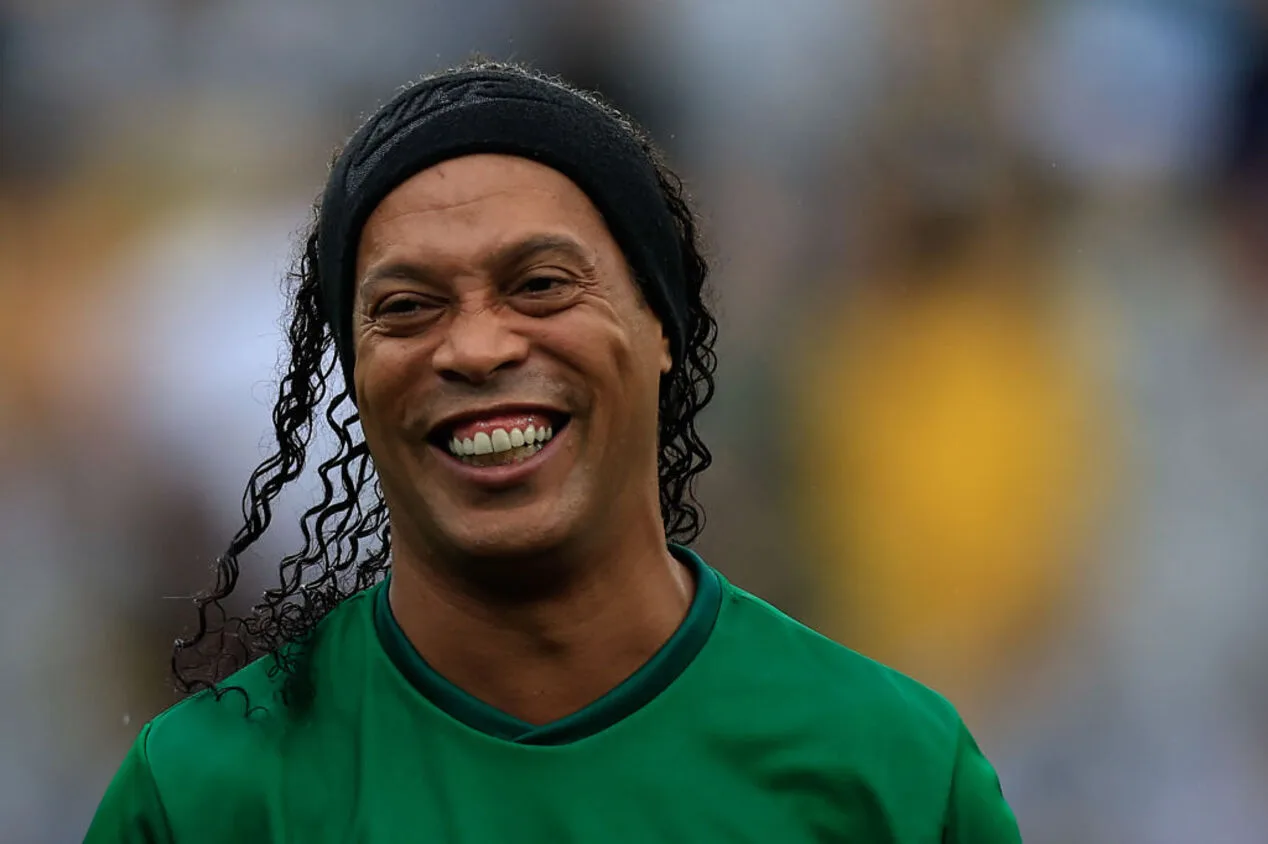 Ronaldinho Gaúcho faz dois gols em Futebol Solidário e pede mais doações para o RS 