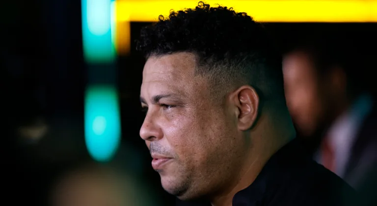 Vampeta responde provocação sobre “medo” de Ronaldo: “Eles tremem”