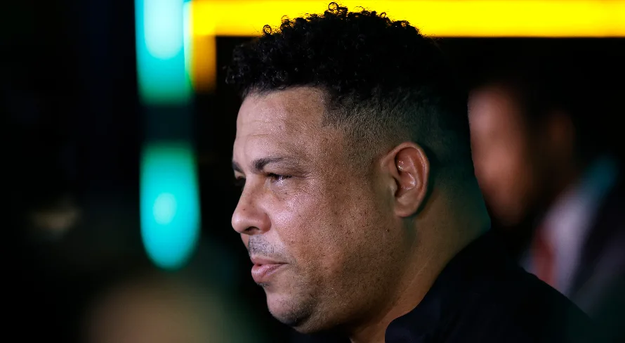 Vampeta responde provocação sobre “medo” de Ronaldo: “Eles tremem”