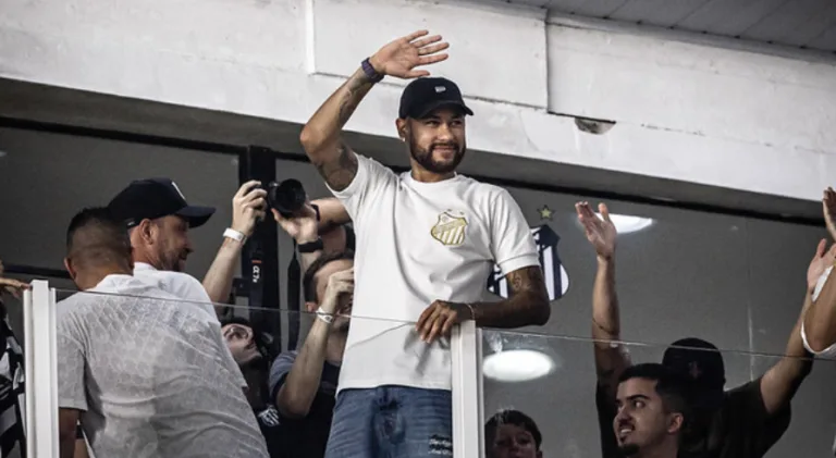 Marcelo Teixeira responde especulações de volta de Neymar ao Santos