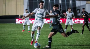 Jogadores de Sousa e Red Bull Bragantino durante o primeiro jogo da terceira fase da Copa do Brasil. (Créditos: Luciano Soares/ Sousa EC)