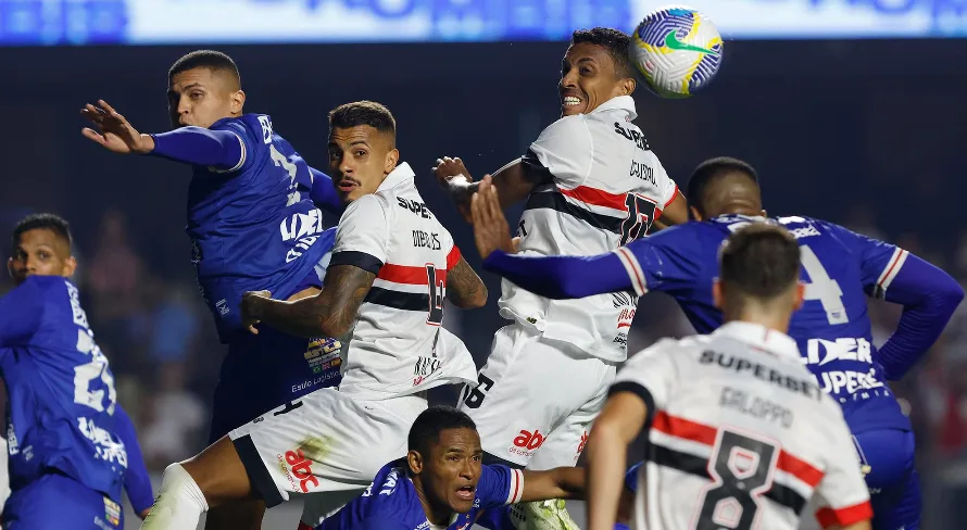 Zagueiro do Águia de Marabá recusa trocar camisa com atacante do SPFC; entenda