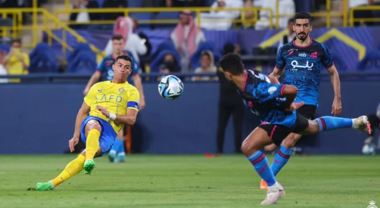 Com show de Cristiano Ronaldo, Al-Nassr atropela Al-Wehda no Campeonato Saudita