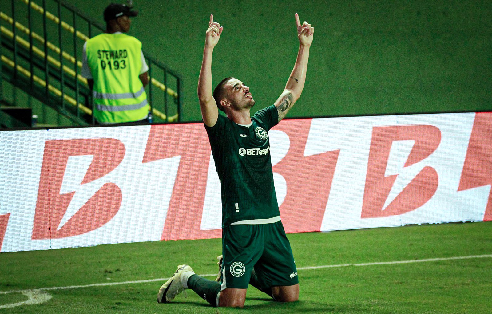 Ex-Remo, Thiago Galhardo rebate técnico do Paysandu e ironiza: “Está lá em baixo” 