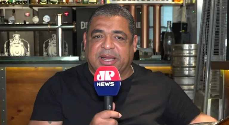 Vampeta aponta meia extraordinário no futebol brasileiro: “Tinha que ir para a seleção”