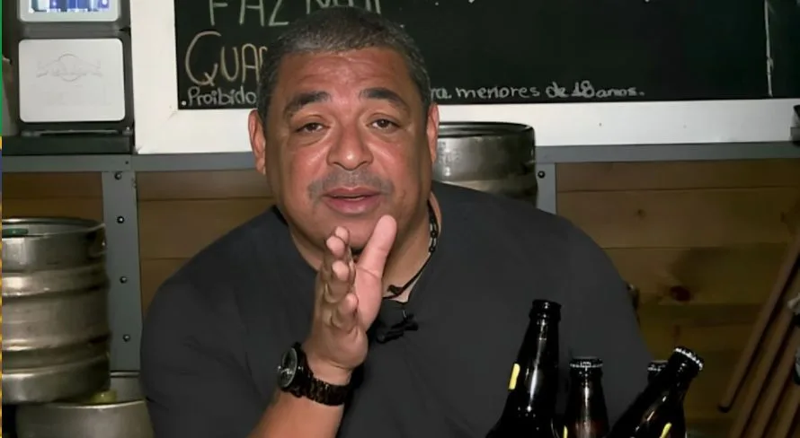 Vampeta cita ex-camisa 10 da seleção que não tinha mídia: “Jogou muito”