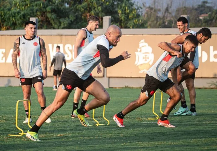 Vasco pode ter reforços de Payet e mais dois contra o Athletico no Brasileirão