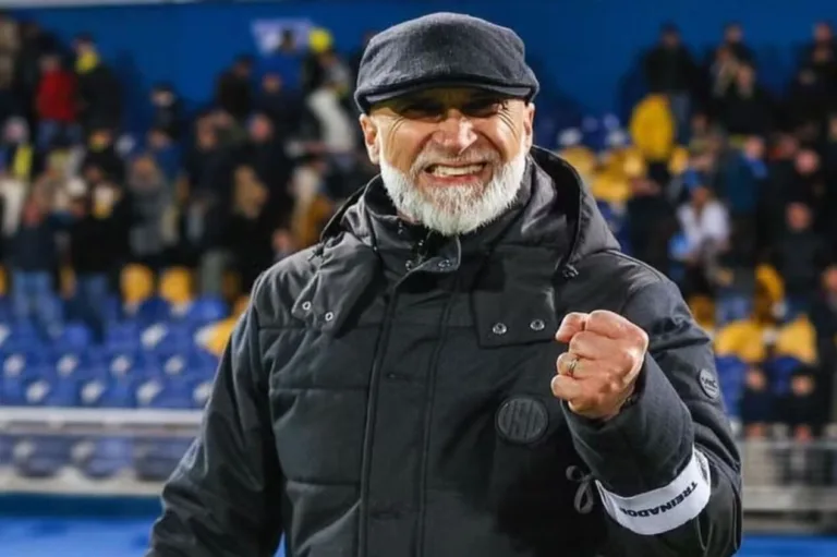 Vasco adiciona técnico português em lista de prioridades