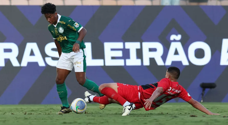 Vessoni critica Endrick por faltas nos últimos jogos: “Passando do tom”