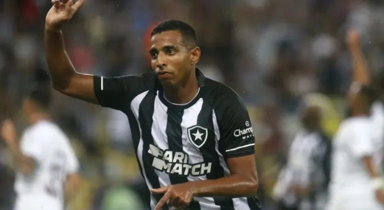 Victor Sá revela desejo de jogar por rival do Botafogo no Brasileirão