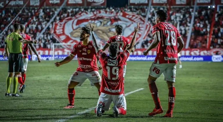 Vila Nova x Brusque: onde assistir ao Brasileirão Série B AO VIVO