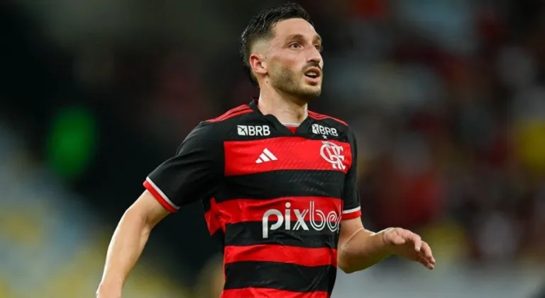 Viña cresce e aumenta sombra de Ayrton Lucas no Flamengo