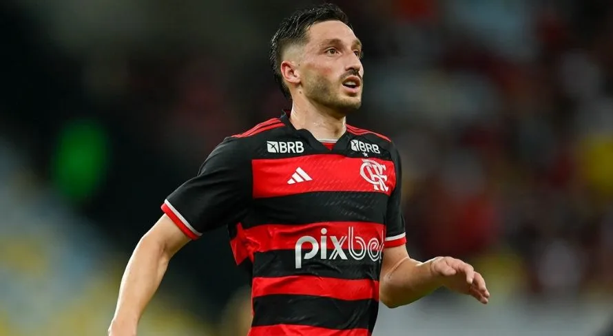 Viña cresce e aumenta sombra de Ayrton Lucas no Flamengo