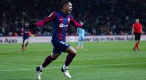 Vitor Roque afasta Barcelona de concorrência com o Chelsea por Estêvão, do Palmeiras