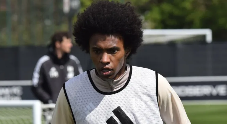 Willian descarta Real Madrid e elege melhor time do mundo: “Controla qualquer um”