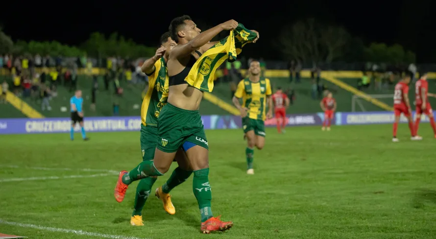 Athletico leva virada relâmpago do Ypiranga na Copa do Brasil