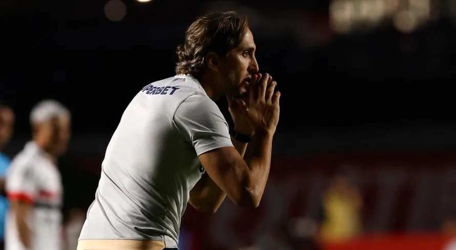 Zubeldía acumula bons resultados no SPFC ao adotar postura oposta a Thiago Carpini