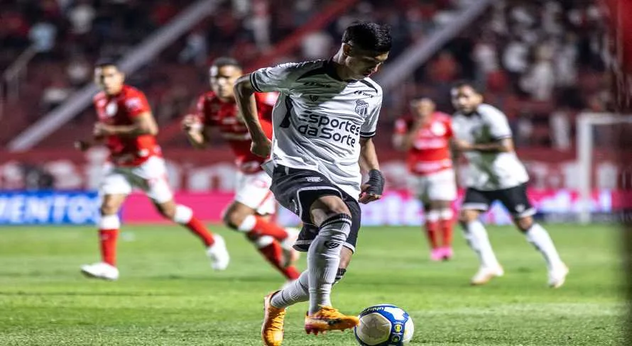 Vila Nova marca no final e garante vitória sobre o Ceará no Brasileirão Série B