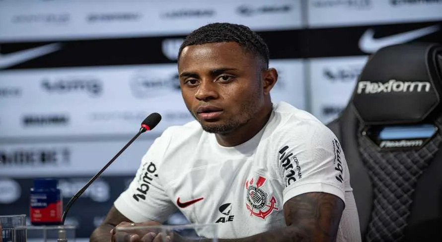 Corinthians pode ter lateral-esquerdo contra o Atlético-GO no Brasileirão