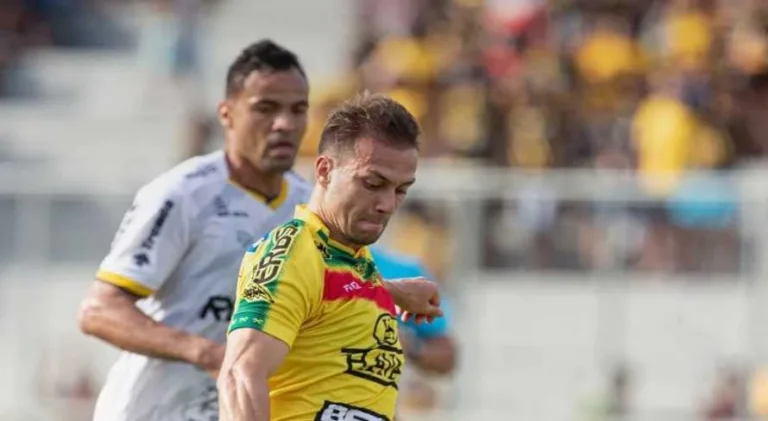 Com golaço de Sassá, Amazonas bate o Brusque no Brasileirão Série B