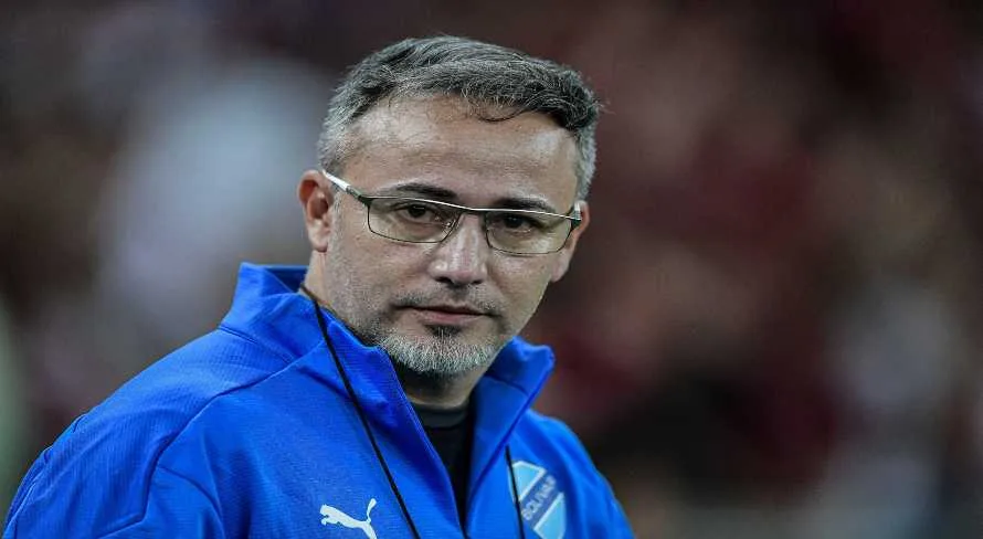 Técnico do Bolívar demonstra preocupação com jogo contra o Flamengo na Libertadores