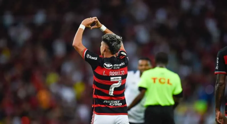 Flamengo abre o placar contra o Grêmio no Brasileirão; assista