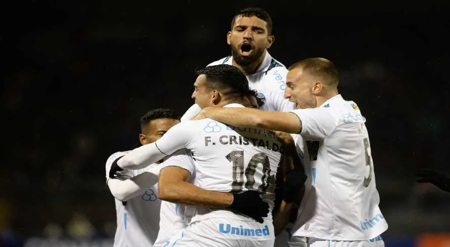 Grêmio vence Huachipato e garante vaga nas oitavas de final da Libertadores