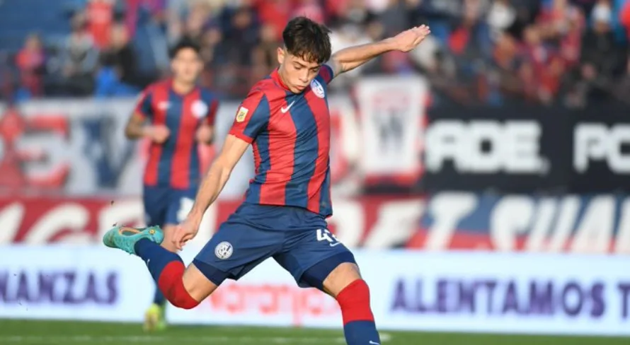 Agustín Giay está no Brasil para assinar contrato de cinco anos com o Palmeiras