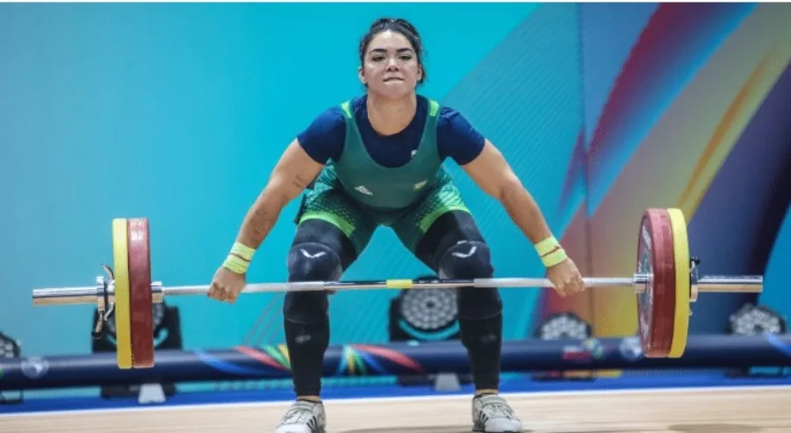Destaque do levantamento de peso, brasileira bate recordes e vai para os Jogos Olímpicos de Paris 2024