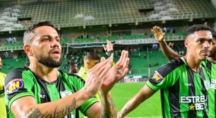 América-MG enfrenta Avaí pela liderança da Série (Foto: Mourão Panda/América)