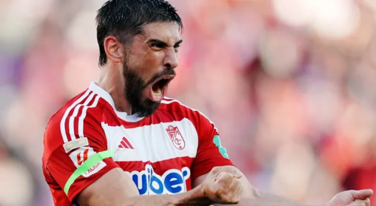 Palmeiras analisa contratação de ex-Corinthians, diz André Hernan