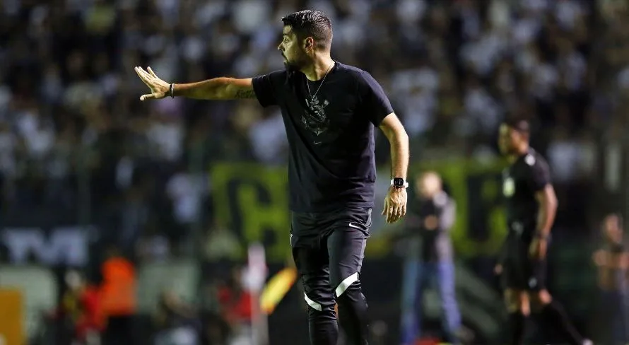 Corinthians ainda não acertou a rescisão de António Oliveira; entenda