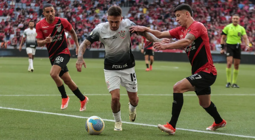 Com gol de Cacá, Corinthians arranca o empate contra o Athletico-PR no Brasileirão