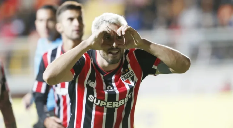 Calleri aponta dois melhores camisas 10 do futebol brasileiro