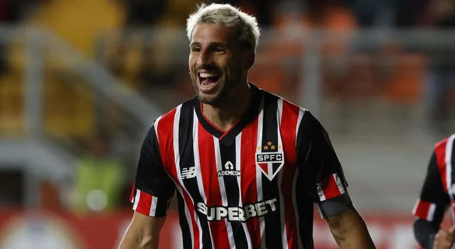 Calleri elege dois times que dão gosto de assistir no futebol hoje: “Sento no sofá”