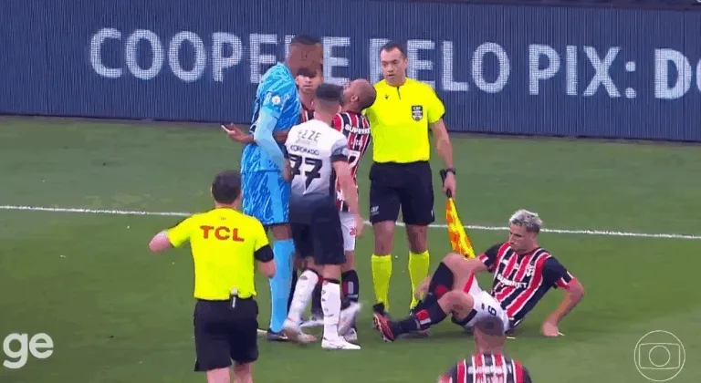 Luis Fabiano não alivia e dispara sobre empurrão de Carlos Miguel em Calleri