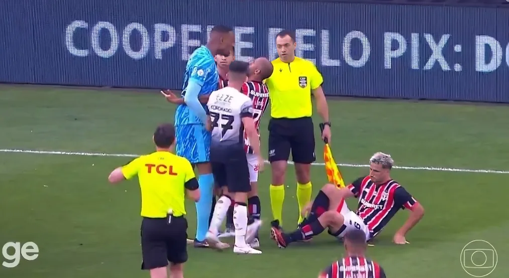 Luis Fabiano não alivia e dispara sobre empurrão de Carlos Miguel em Calleri