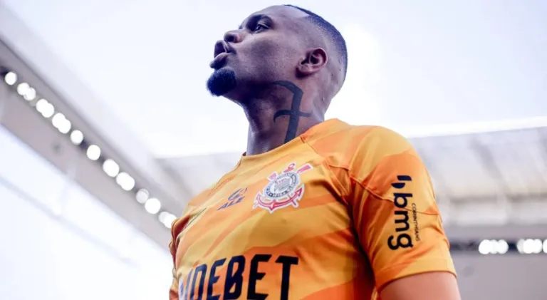 Augusto Melo surpreende e nega que Corinthians tenha proposta por Carlos Miguel