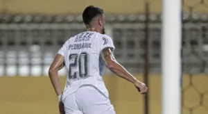 Centroavante do Corinthians entra na lista de prioridades do Grêmio