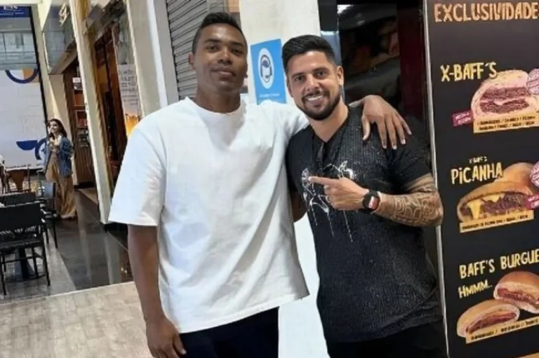 Cicinho apoia contratação de Alex Sandro no SPFC: “Vem para o Tricolor, irmão”