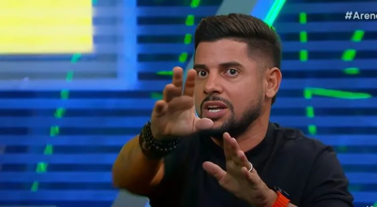 Cicinho crava time que precisa de “milagre” no futebol brasileiro