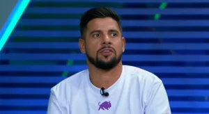 Cicinho crava eliminação de time na Libertadores: “Não passa”