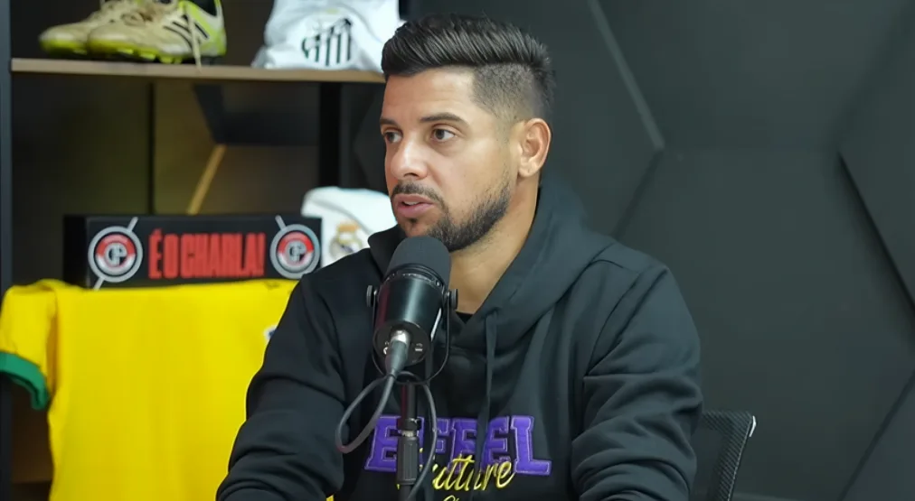 Cicinho vê time do Brasileirão com futebol de Série B: “Absurdo”