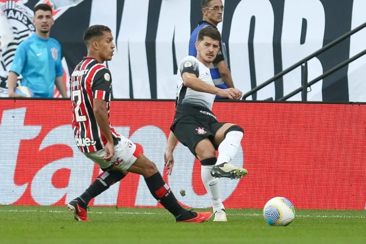 Corinthians e São Paulo empatam em partida eletrizante e quatro gols 