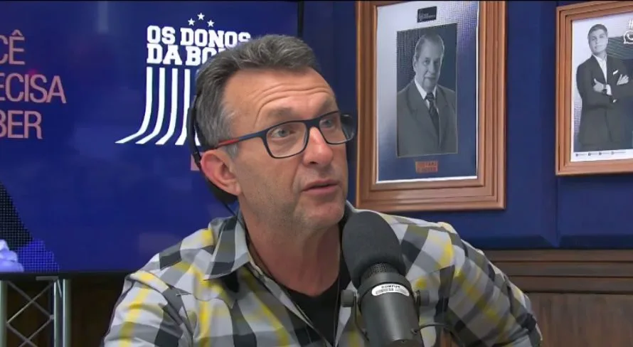 Craque Neto aponta atacante mais vitorioso do que Romário