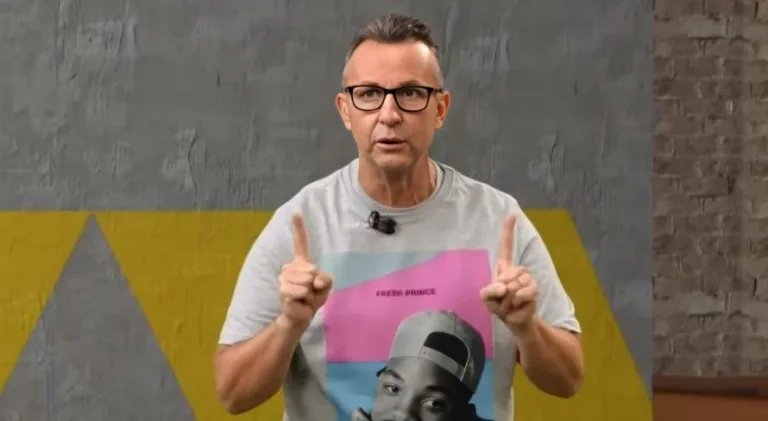 Craque Neto elege maior lateral-esquerdo na história do Brasil