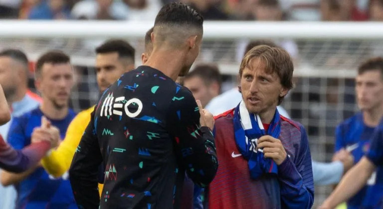 Ex-colegas de Real Madrid, Cristiano Ronaldo e Modric se abraçam após amistoso entre Portugal e Croácia