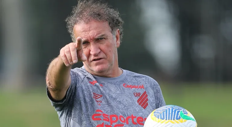 Nicola analisa se saída de Cuca do Athletico-PR foi precipitada