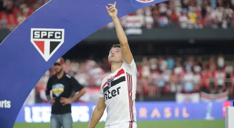 Dagoberto se coloca acima de Dudu e dupla do Flamengo